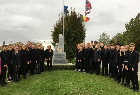 Arbeit für den Frieden: Schüler des Theodorianums gestalten Gedenkveranstaltunge
